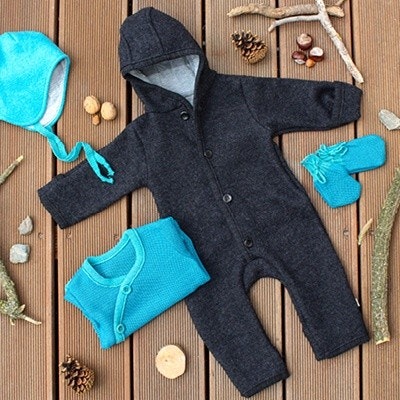 Herbst-Outfit für Babys mit Eyecatchern in Pastellblau Herbst-Outfit für Babys mit Eyecatchern in Pastellblau