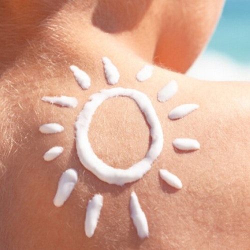 Babys und Kinder vor Sonnenbrand richtig schützen