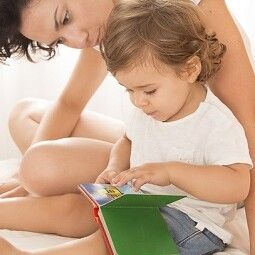 Bilderbücher für Babys und frühes Vorlesen für bessere Noten und kreative Kinder