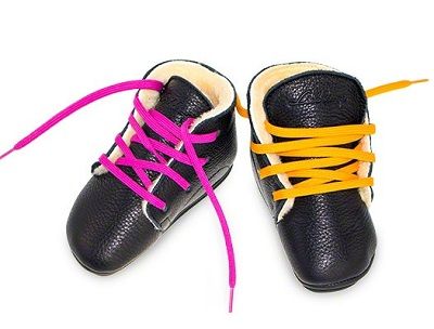 Produktfoto ein Paar gefütterte Lauflernschuhe aus Leder