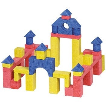 Bauwerk aus Bauklötzen Bauwerk aus Bauklötzen