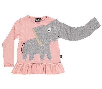 Produktfoto Oberteil mit Elefant drauf, bei dem ein Ärmel den Rüssel darstellt Produktfoto Oberteil mit Elefant drauf, bei dem ein Ärmel den Rüssel darstellt
