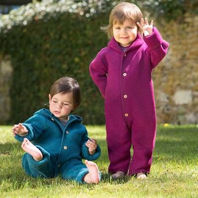 2 Kinder mit Engel Woll Fleece Overall
