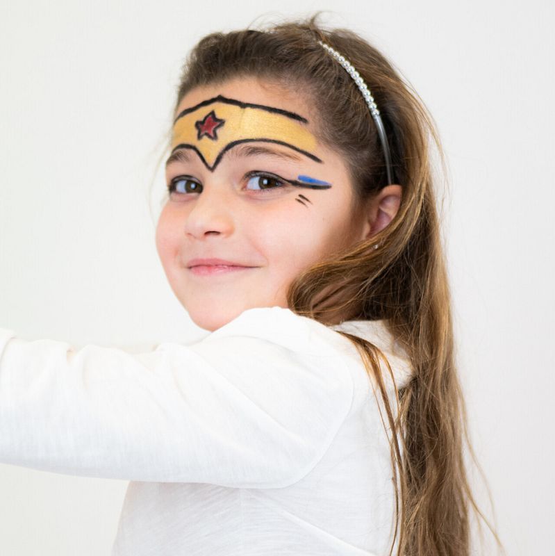Wonder Woman werden durch Schminke von Namaki