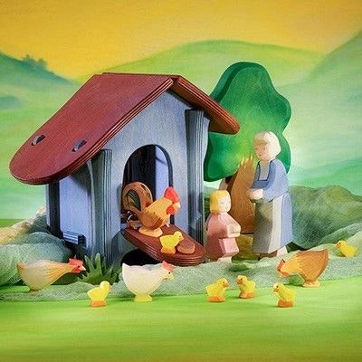 Ostheimer Tiere und Holzfiguren als Arrangement Ostheimer Hühnerstall mit Hahn, Hühnern, Küken und Mädchen mit Oma