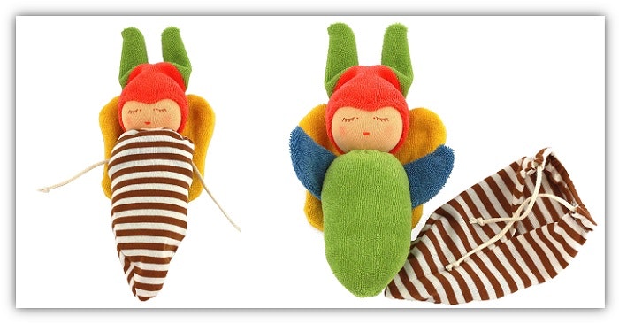 Bio Greifling mit Rassel von Nanchen Zwei Greiflinge in Form eines bunten Schmetterlings.