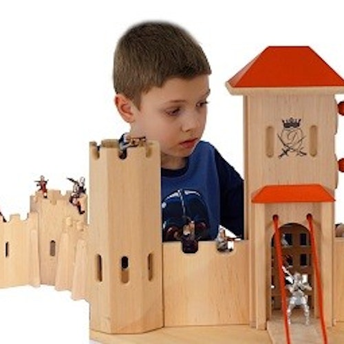 Besonderes Holzspielzeug von Drewart – Ritterburg, Puppenwagen und Co.