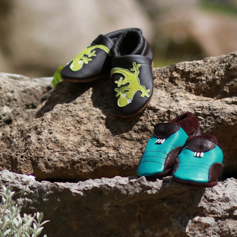 Lauflernschuhe sind für drinnen und draußen Lauflernschuhe sind für drinnen und draußen