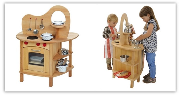 Holzspielküche von zwei Seiten bespielbar aus dem Hause nic Holzspielküche von zwei Seiten bespielbar aus dem Hause nic