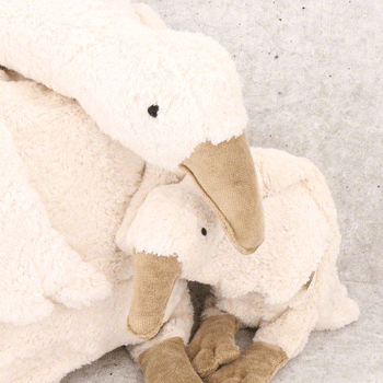Senger Gans - Eine gan(s) süße Angelegenheit Mama- und Babygans kuscheln.