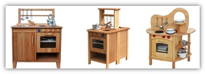 verschiedene Varianten von Kinderküchen aus Holz