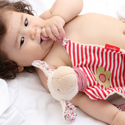 baby mit schnuffeltuch schaf von sigkid