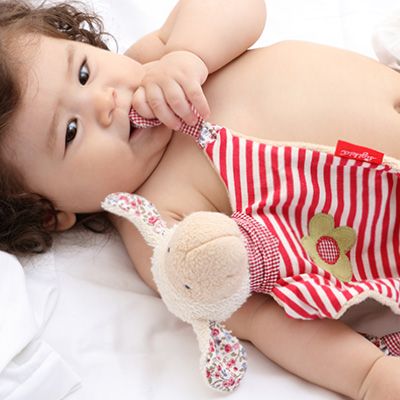 baby mit schnuffeltuch schaf von sigkid