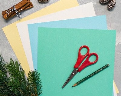 An die Schere, fertig, los! Bastelmaterial: Schere, Bleistift, Pappkarton in verschiednen Farben