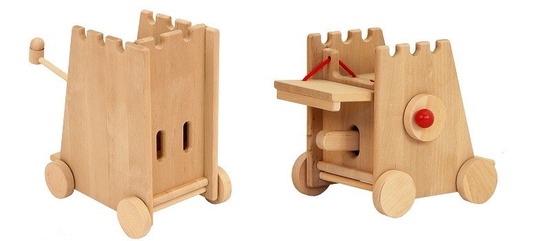Katapult aus Holz zum Spielen für Kinder Katapult aus Holz zum Spielen für Kinder