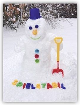 Sandspielzeug im Schnee
