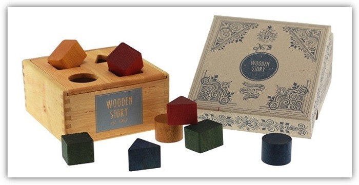 Sortierbox von Wooden Story Eine Sortierbox aus Holz mit bunten Holzbausteinen