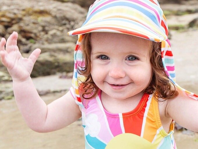 Bademütze Nackenschutz Streifen Regenbogen von frugi