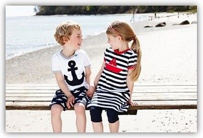 Zwei Kinder in maritimen Looks von Freds World