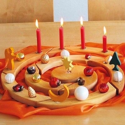 Spirale aus Holz von Grimm's für Feste und Feiertage Grimms Spirale aus Holz miot festlichen Steckern, wie Kerzen, Mond, Tanenbaum - perfekt für Weihnachten!