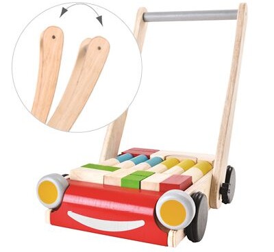 Der Lauflernwagen im fröhlichen Auto-Stil ist höhenverstellbar, wächst also eine Zeit lang mit.