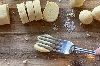 Plätzchen schneiden und formen Plätzchen schneiden und formen