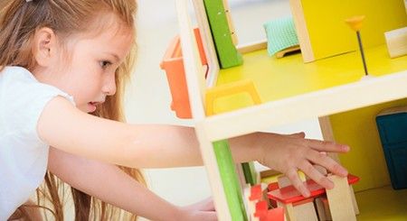Ein Puppenhaus als vielfältige Themenwelt über viele Jahre und Entwicklungsschritte hinweg
