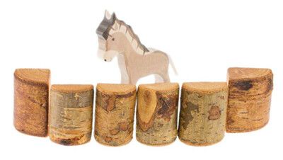 Natürliche Holzbauklötze mit Eselfigur von 3 Blätter