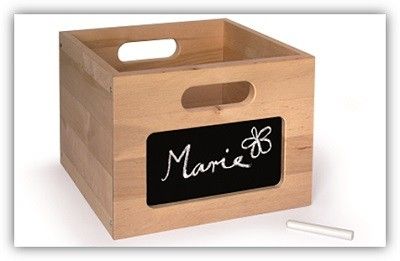 Namen oder Gemüsesorten können auf die Kiste geschrieben werden