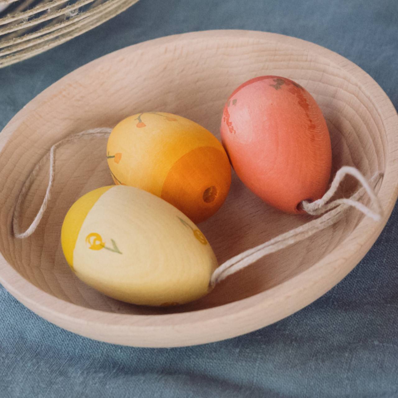 3 Holz Ostereier zum Aufhängen in warmen Farben
