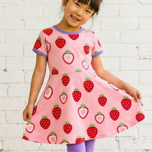 Flatterkleid kurzarm mit Alloverprint 