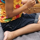 Vorschaubild Knielange Jeansshorts dehnbar
