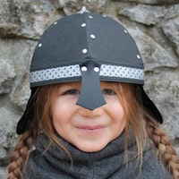 Ritterhelm Alamann schwarz mit Nieten