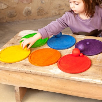 6 Regenbogenteller zum Spielen und Stapeln