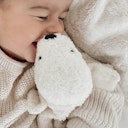 Vorschaubild Robbe klein Traubenkernfüllung – Kuscheltier Wärmekissen weiß