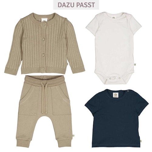 Schlichtes elastisches T-Shirt