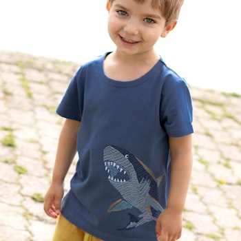 Weiches T-Shirt Hai-Stickerei blau