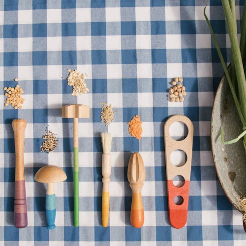 6 handbemalte Werkzeuge aus Holz