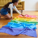 Vorschaubild Großes Regenbogen Spieltuch Seide 178 x 89 cm