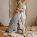 Vorschaubild XL Kuscheltier & Wärmekissen Gans Dinkelspelz grau 90 cm