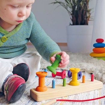 6 Kleine Holzspulen Fädelspiel
