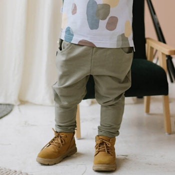 Mitwachsende Krabbelhose Bündchen khaki