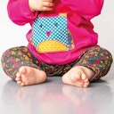 Vorschaubild Lockere Interlock Babyhose Blumen