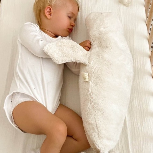 XL Kuscheltier & Wärmekissen Robbe Dinkelspelz weiß