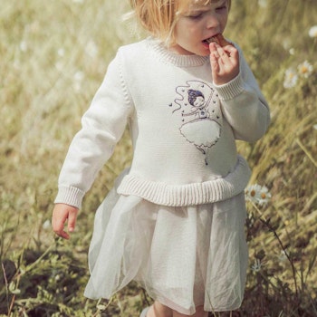 Edles Strickkleid mit Tüllrock beige