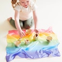 Vorschaubild Regenbogen Spieltuch Seide klein 53 x 53 cm
