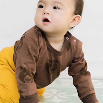 Langarmbody im Mono Design braun mit Bären Motiv