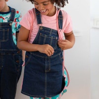 Jeanskleid mit Latzträgern