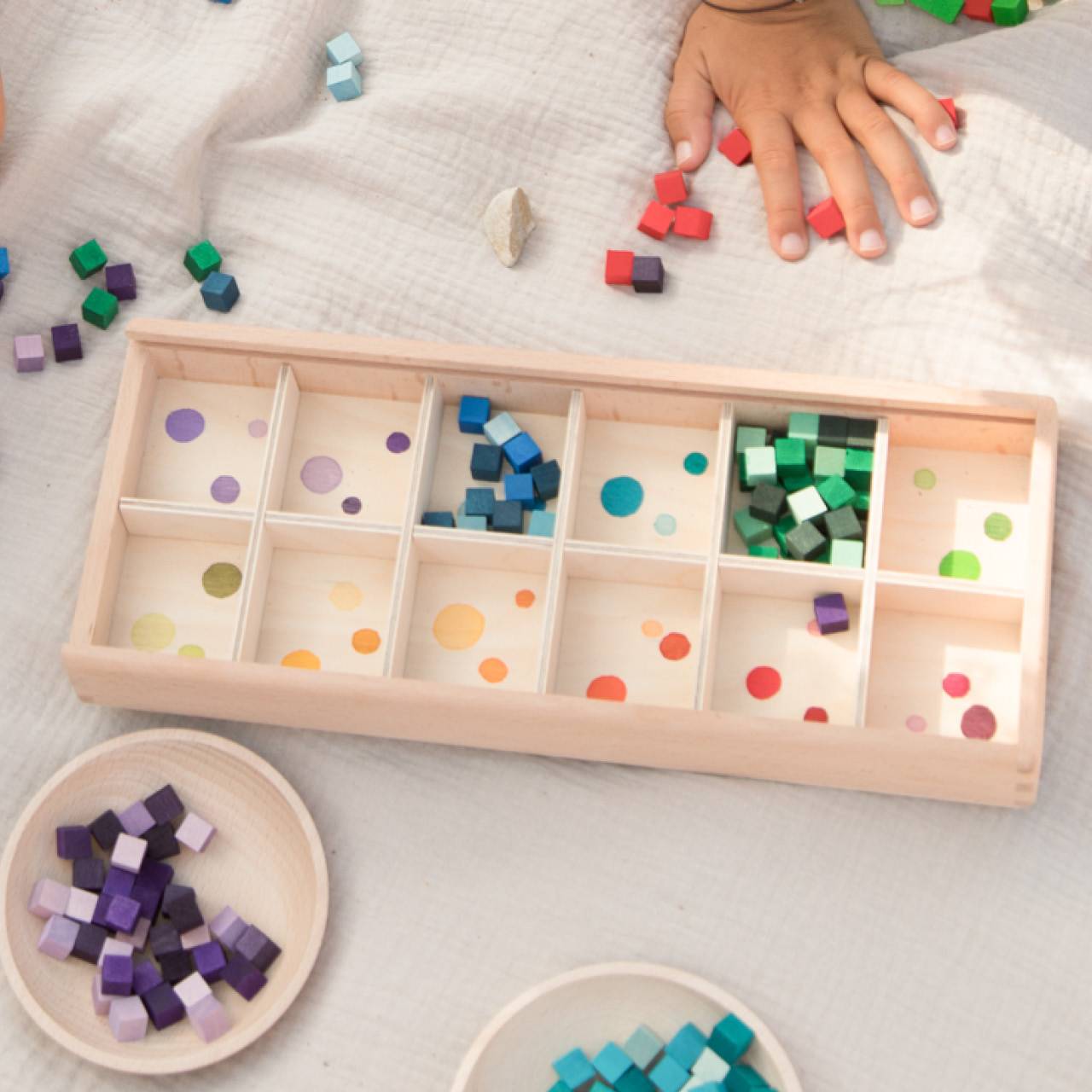 Mis & Match Sortierspiel mit 430 Holzwürfeln und Sortierbox