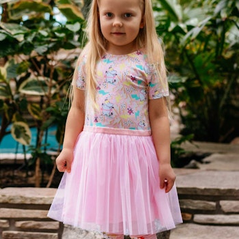 Kurzarm Tüllkleid Mumin-Motive rosa